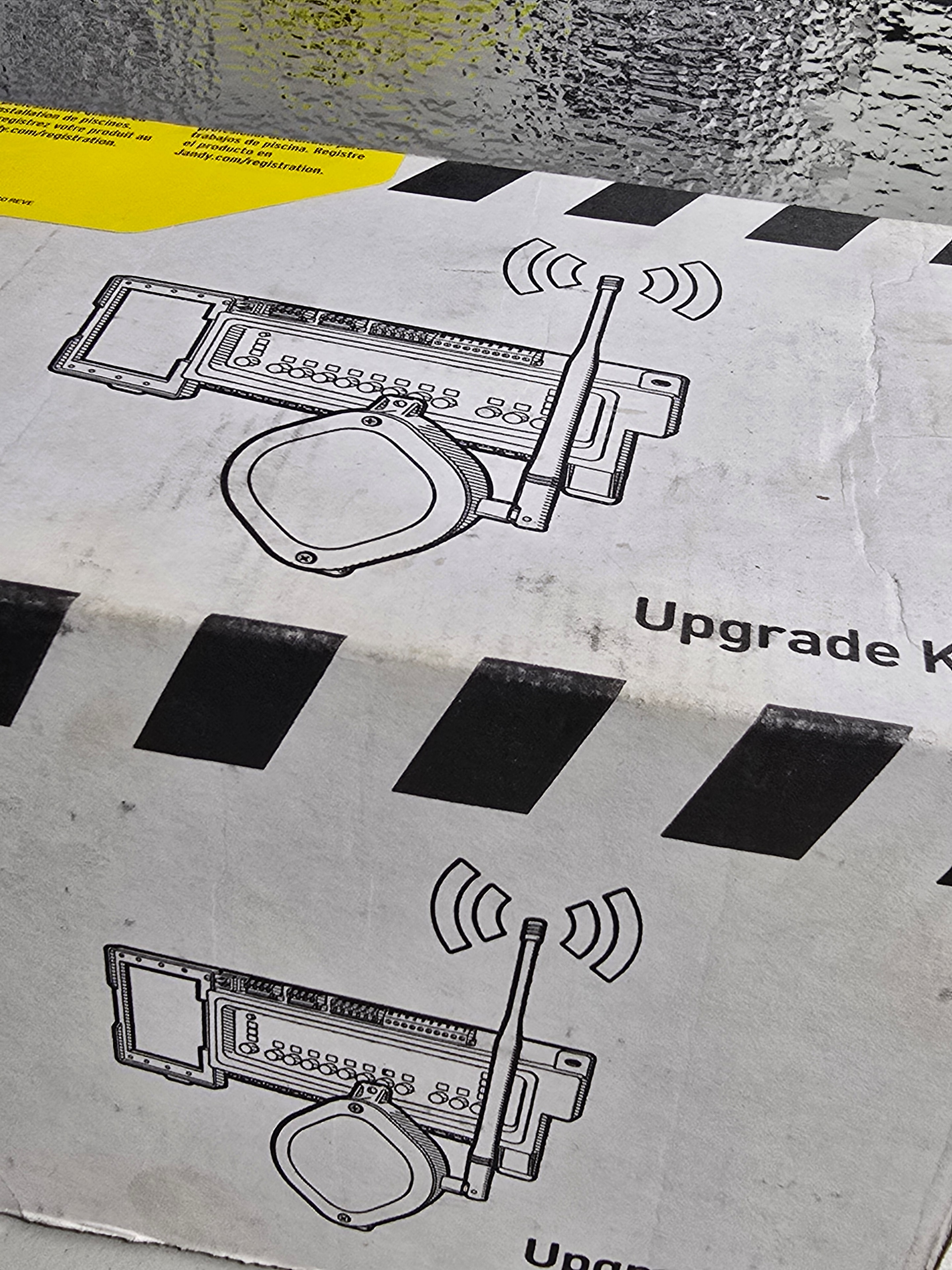 Jandy iAqualink upgrade kit box diagram — RS board and Wi-Fi antenna assembly illustration